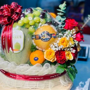 Giỏ quà trái cây kèm hoa – A08