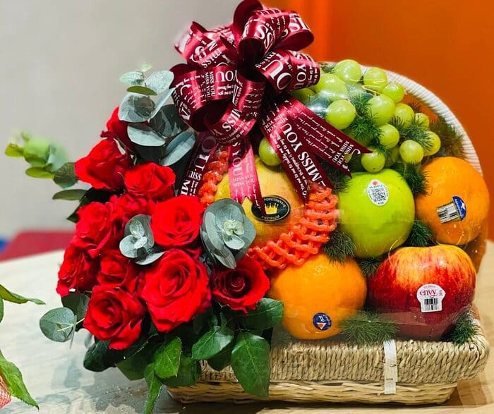 Khi mua, bạn nên ưu tiên chọn những loại trái cây có màu sắc tươi sáng