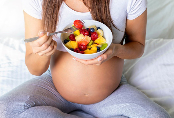 Mẹ bầu còn có thể bổ sung canxi thông qua trái cây 