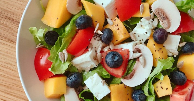 Salad hoa quả phô mai feta giảm cân hiệu quả