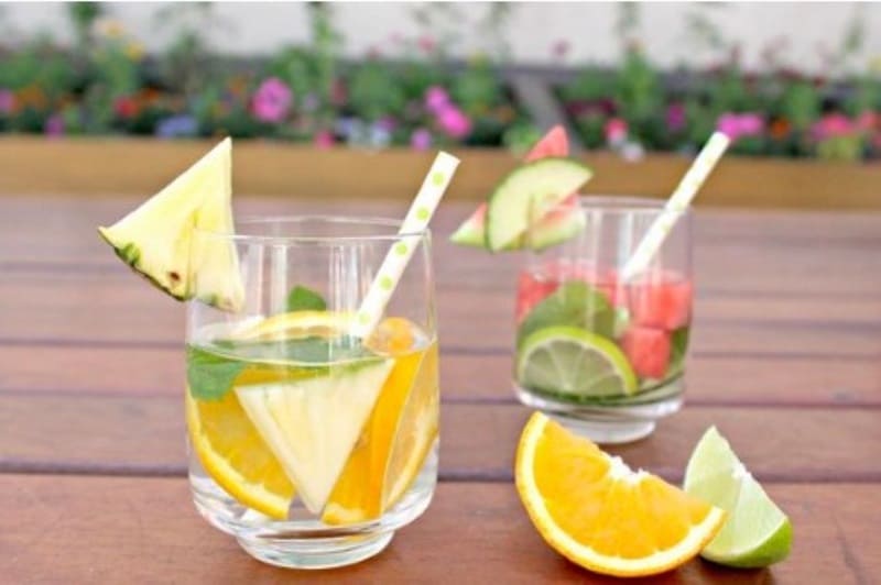 Công thức làm nước detox đẹp da từ cam và dứa