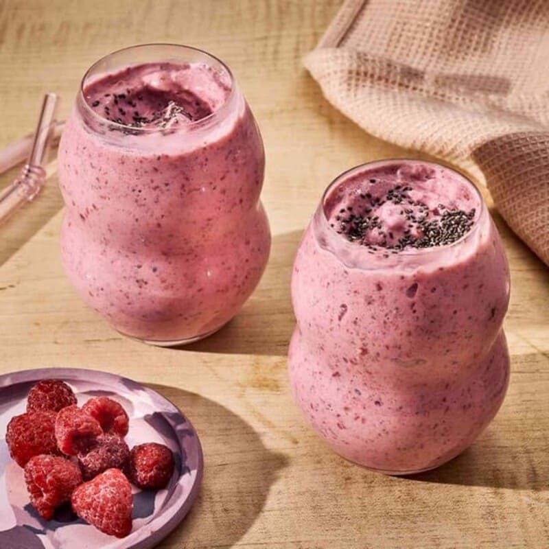 Sinh tố dâu hạt chia thơm ngon, mát lạnh