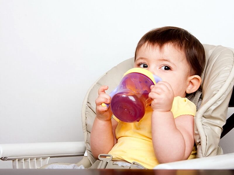 Trẻ em có thể sử dụng nước ép trị táo bón?