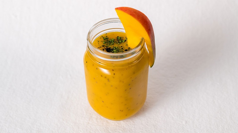 Smoothie xoài, yogurt, hạt chia là sự kết hợp hoàn hảo cho các tín đồ của chất chống oxy hóa hoàn toàn tự nhiên