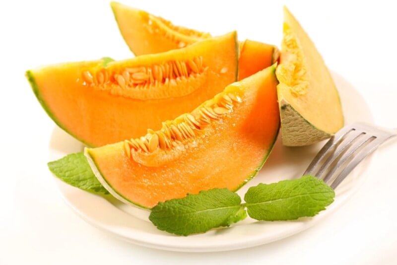 Dưa lưới kỵ kết họp với món ăn có hàm lượng natri (muối) cao