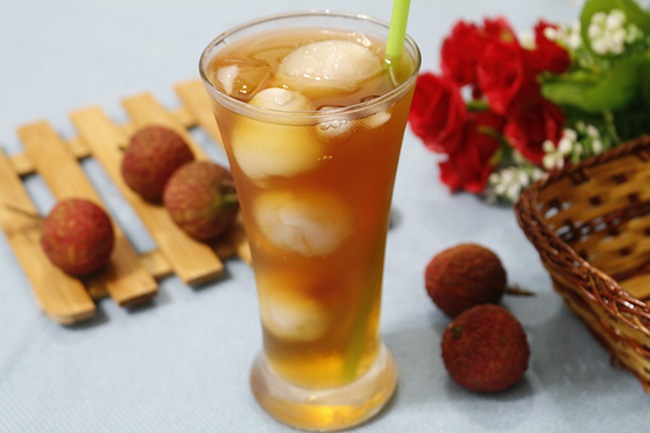 Hồng trà vải thiều nổi bật với hương thơm dịu nhẹ và vị chát đặc trưng