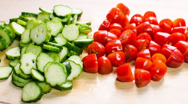 Dưa chuột và cà chua ăn chung dễ bị gây rối loạn tiêu hóa
