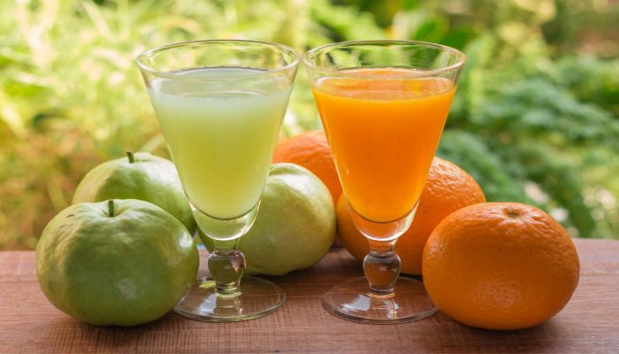 Cam và ổi là bộ đôi trái cây giàu vitamin C